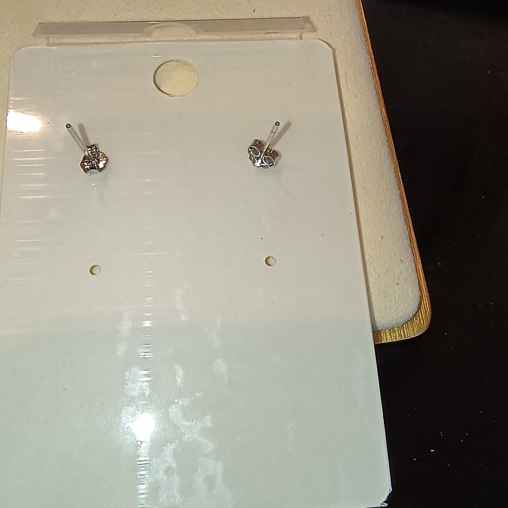 Elegant Silver Cross Earrings Moissanite - Picture 15 of 16